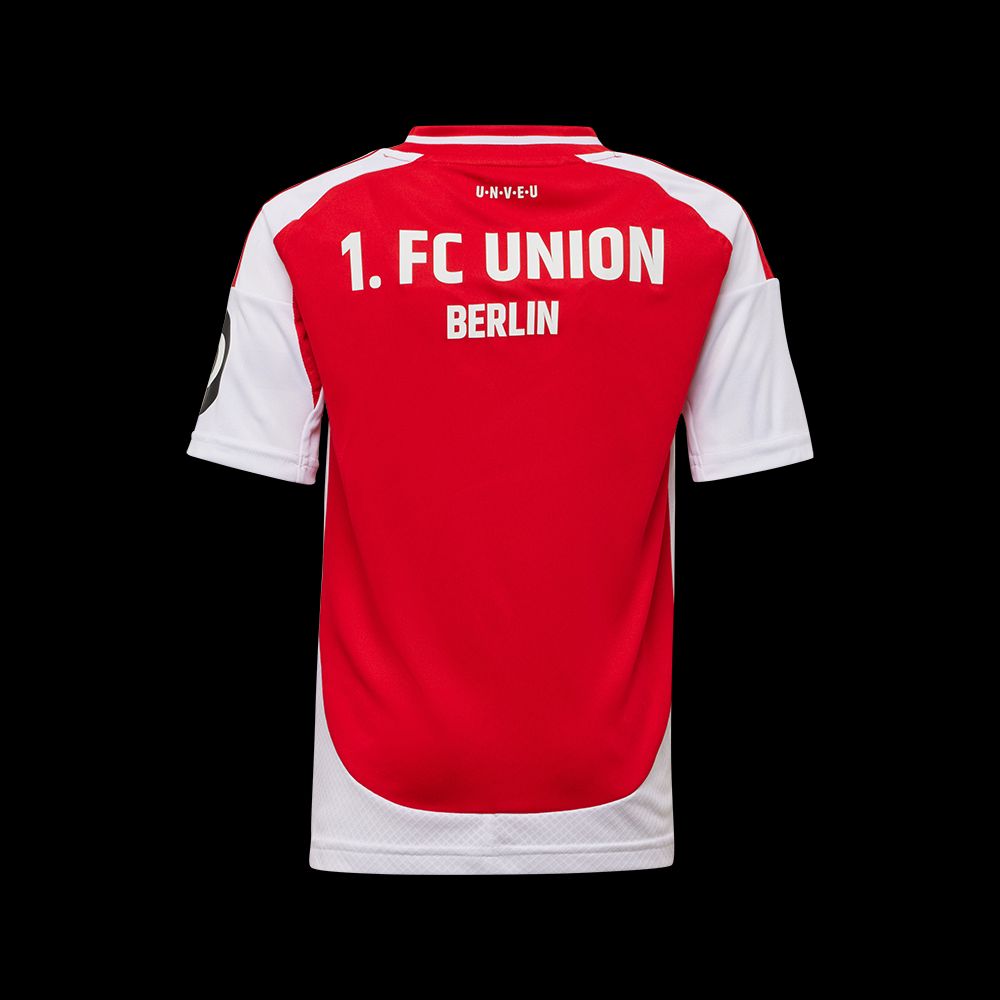 Rotes Fußballtrikot mit weißen Ärmeln, beschriftet mit „1. FC UNION BERLIN“ auf der Rückseite.